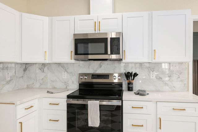 102 E Valverde Street, Brenham, TX 77833