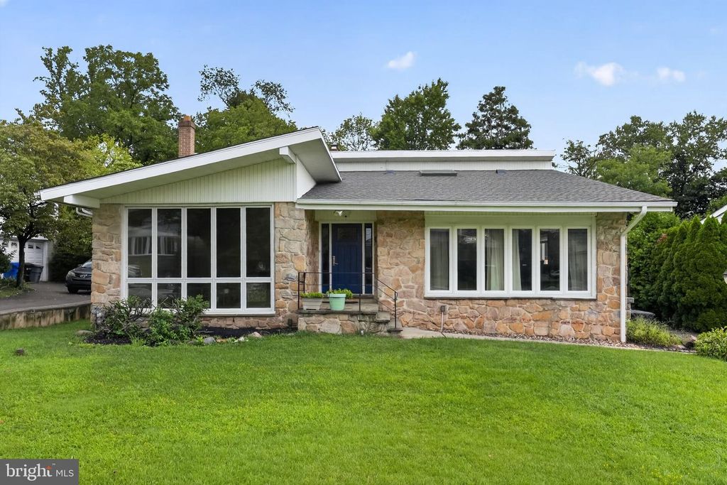 7931 OAK HILL DR, CHELTENHAM, PA 19012 — exterior