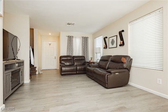 2082 Pillar Pointe Street, Las Vegas, NV 89115