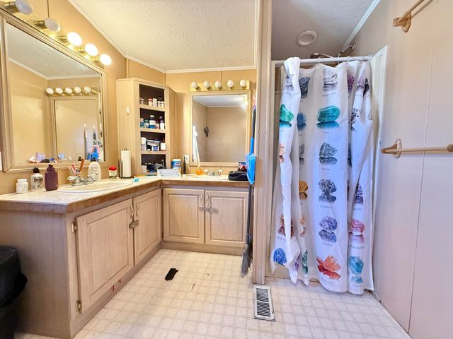 14107 Ravenwood Drive, Klamath Falls, OR 97601