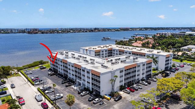 1502 S Lakeside Drive 214, Lake Worth Beach, FL 33460