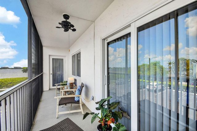 1502 S Lakeside Drive 214, Lake Worth Beach, FL 33460