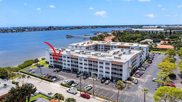1502 S Lakeside Drive 214, Lake Worth Beach, FL 33460