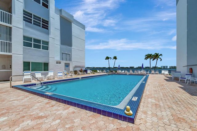1502 S Lakeside Drive 214, Lake Worth Beach, FL 33460