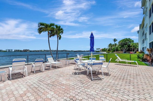 1502 S Lakeside Drive 214, Lake Worth Beach, FL 33460