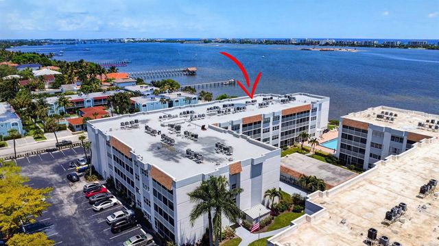 1502 S Lakeside Drive 214, Lake Worth Beach, FL 33460