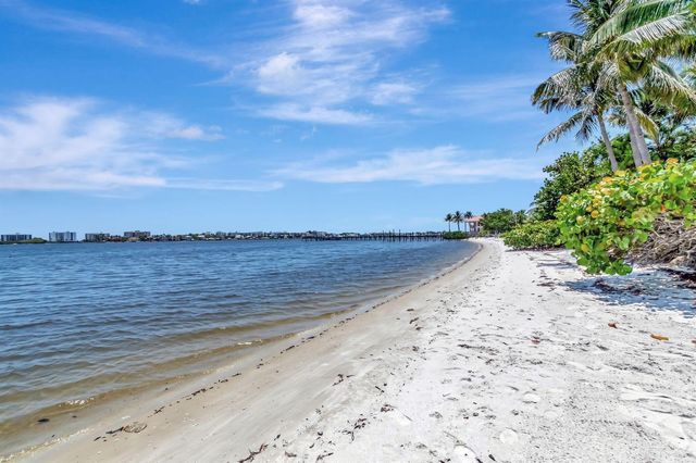 1502 S Lakeside Drive 214, Lake Worth Beach, FL 33460