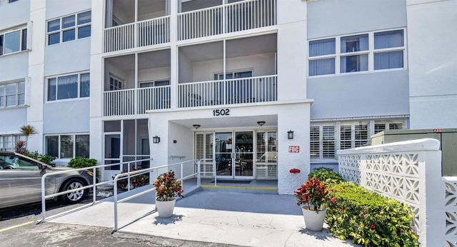 1502 S Lakeside Drive 214, Lake Worth Beach, FL 33460
