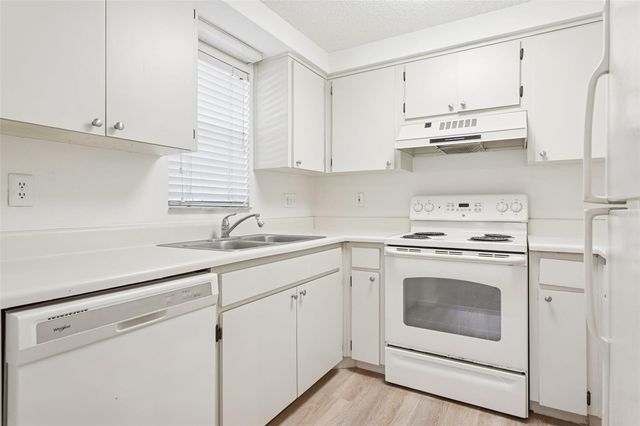 2690 CORAL LANDINGS BOULEVARD 415, Palm Harbor, FL 34684