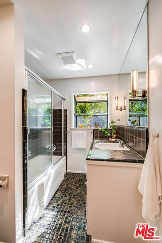 7431 Del Zuro, Los Angeles, CA 90046