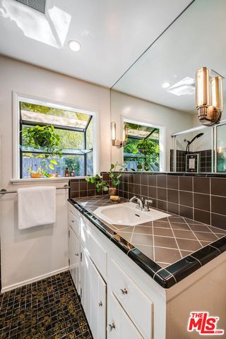7431 Del Zuro, Los Angeles, CA 90046