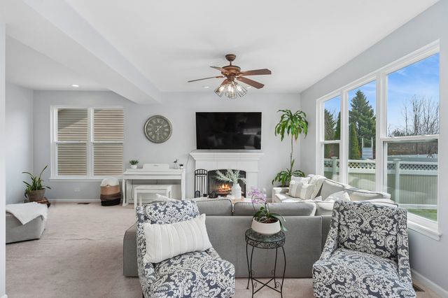 305 Hampton Road, Sugar Grove, IL 60554