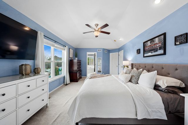 305 Hampton Road, Sugar Grove, IL 60554