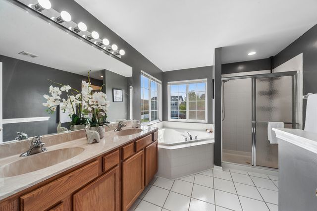 305 Hampton Road, Sugar Grove, IL 60554