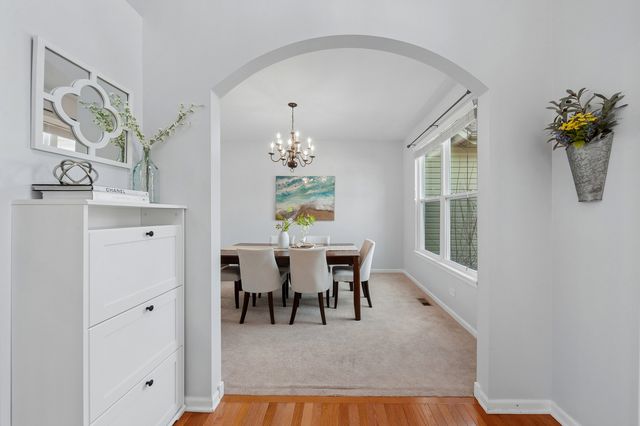 305 Hampton Road, Sugar Grove, IL 60554