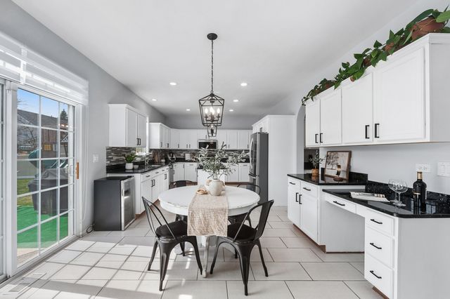 305 Hampton Road, Sugar Grove, IL 60554