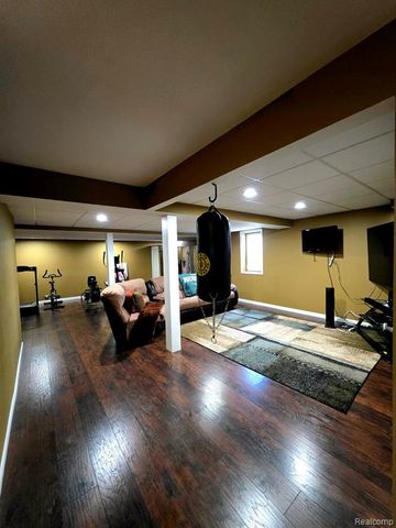 8366 Sherwood Drive, Grand Blanc, MI 48439