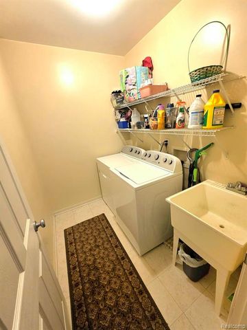 8366 Sherwood Drive, Grand Blanc, MI 48439
