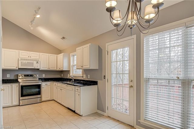 1005 Kings Meadow Drive, Winston-salem, NC 27127