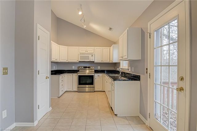 1005 Kings Meadow Drive, Winston-salem, NC 27127