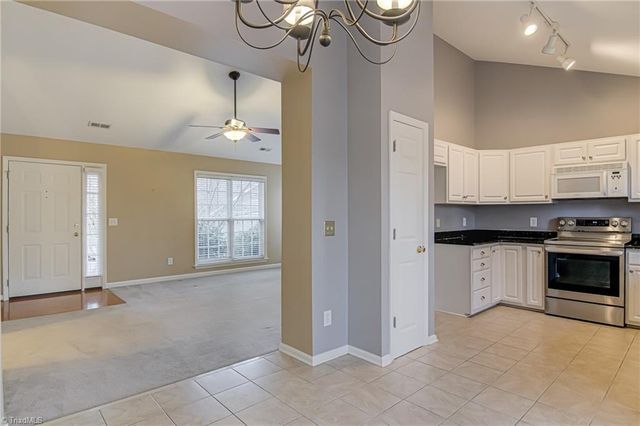 1005 Kings Meadow Drive, Winston-salem, NC 27127