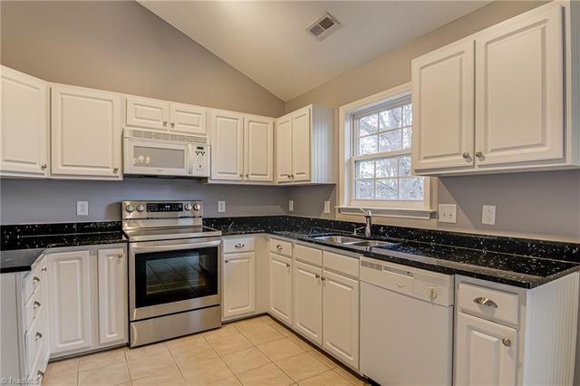 1005 Kings Meadow Drive, Winston-salem, NC 27127