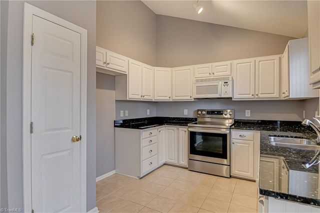 1005 Kings Meadow Drive, Winston-salem, NC 27127