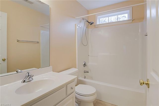 1005 Kings Meadow Drive, Winston-salem, NC 27127