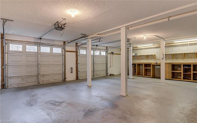 1005 Kings Meadow Drive, Winston-salem, NC 27127