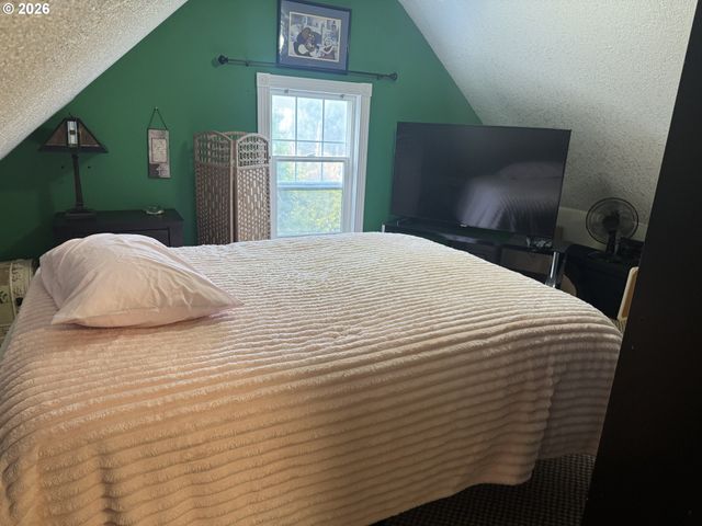 1895 BUCK St, West Linn, OR 97068