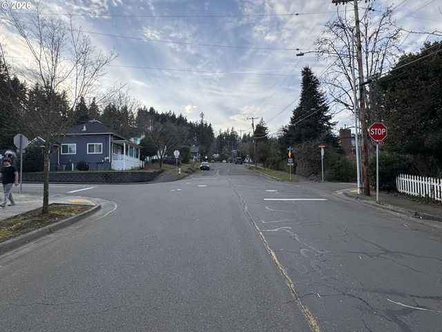 1895 BUCK St, West Linn, OR 97068