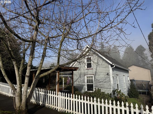 1895 BUCK St, West Linn, OR 97068