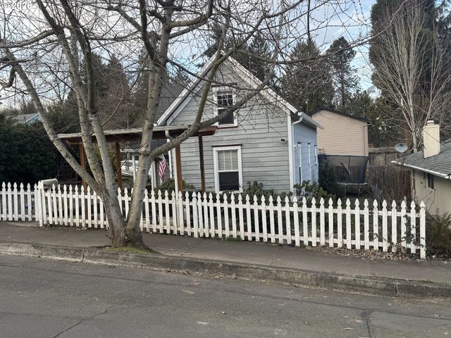 1895 BUCK St, West Linn, OR 97068