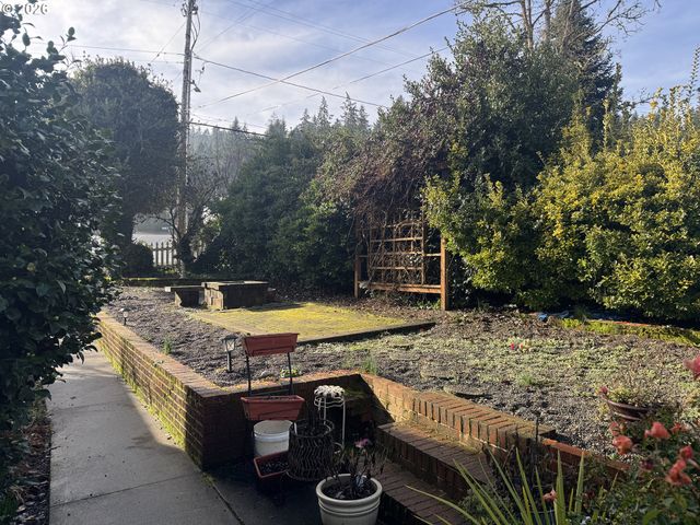 1895 BUCK St, West Linn, OR 97068