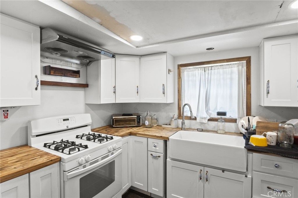 Image 17 of property listing at 2707 E A Avenue, National City, CA 91950