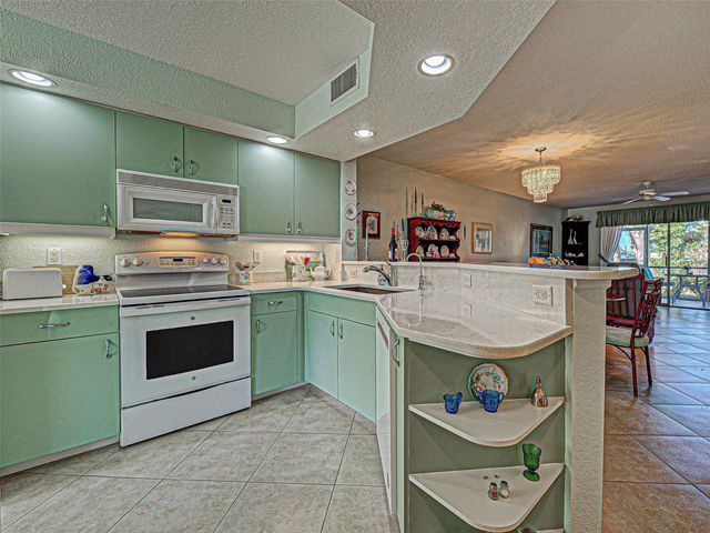 5725 GREENWOOD AVENUE 7102, North Port, FL 34287