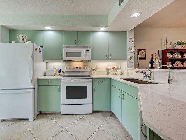 5725 GREENWOOD AVENUE 7102, North Port, FL 34287