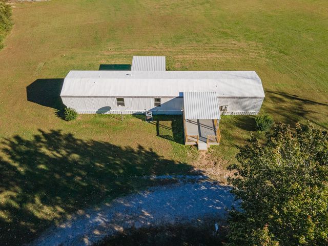 990 Community Rd, Nunnelly, TN 37137