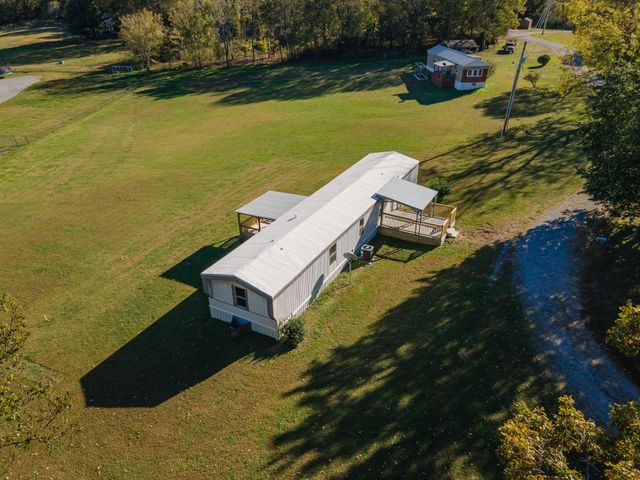 990 Community Rd, Nunnelly, TN 37137