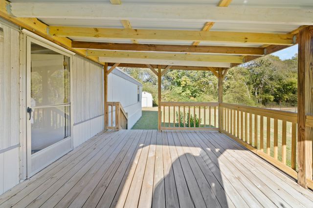 990 Community Rd, Nunnelly, TN 37137