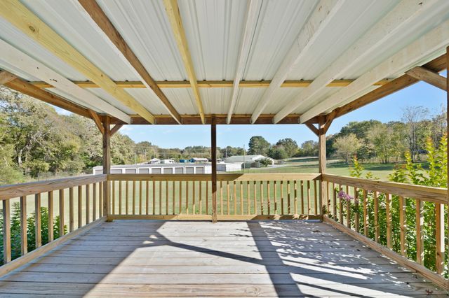 990 Community Rd, Nunnelly, TN 37137