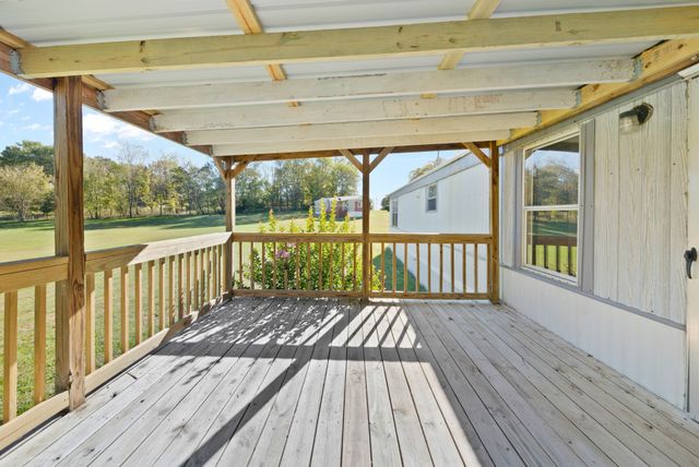 990 Community Rd, Nunnelly, TN 37137