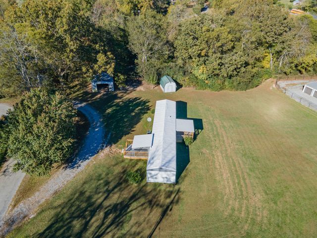 990 Community Rd, Nunnelly, TN 37137