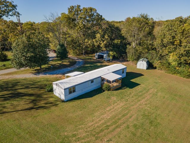 990 Community Rd, Nunnelly, TN 37137