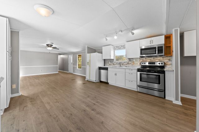 990 Community Rd, Nunnelly, TN 37137