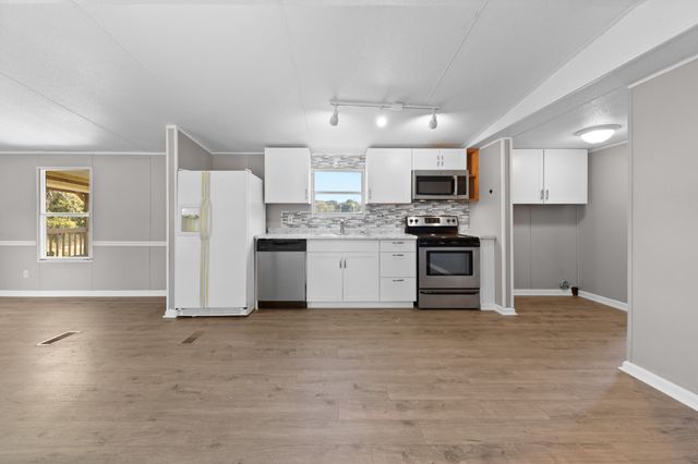 990 Community Rd, Nunnelly, TN 37137