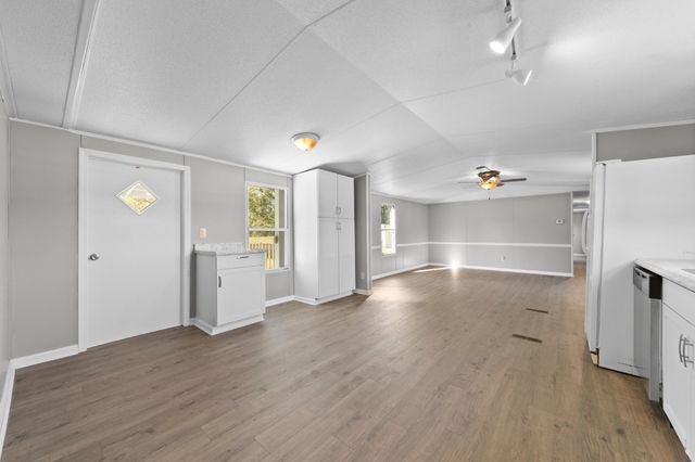 990 Community Rd, Nunnelly, TN 37137