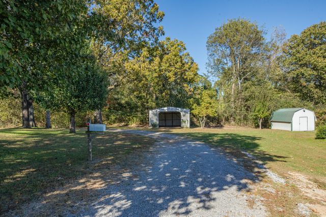 990 Community Rd, Nunnelly, TN 37137