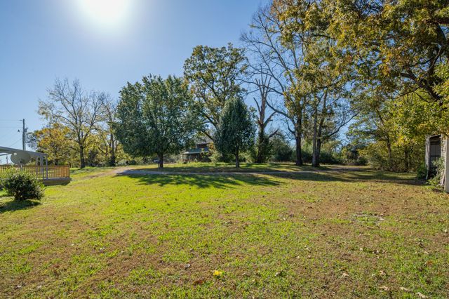 990 Community Rd, Nunnelly, TN 37137