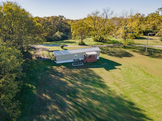 990 Community Rd, Nunnelly, TN 37137
